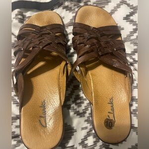 Pre-owned Women’s Clark sandals size 10